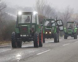 Απαγόρευση κυκλοφορίας στα Τέμπη λόγω αγροτών – Τα τρακτέρ στην Εθνική